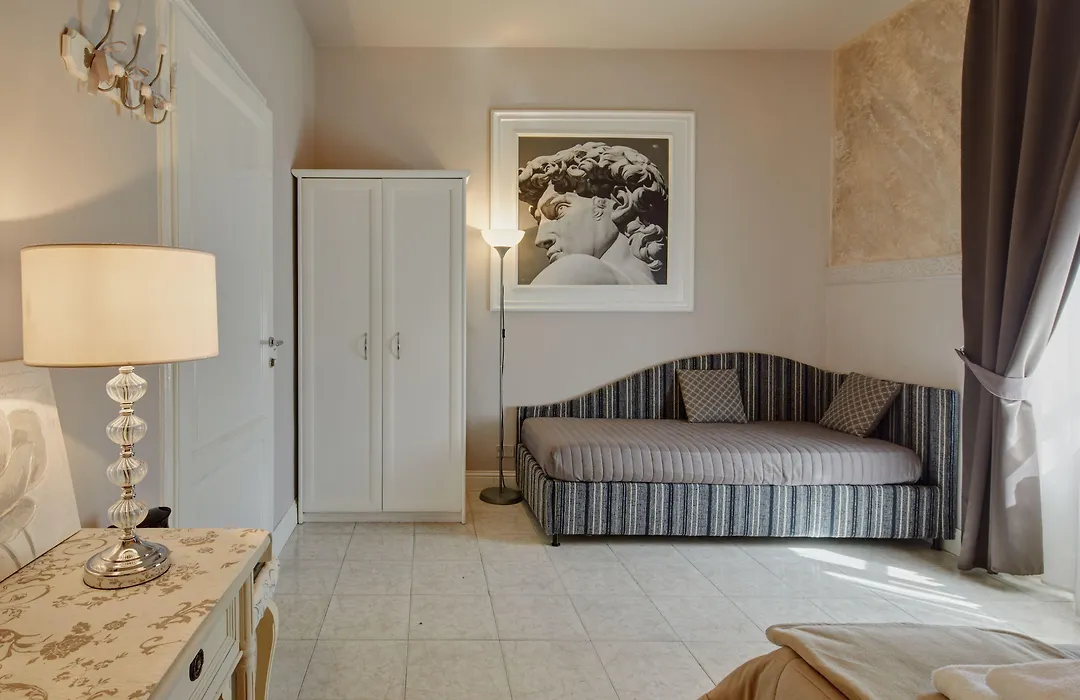Leone X Guest House-1