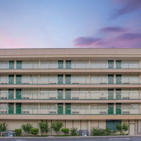 Days Inn By Wyndham Florence Downtown-2