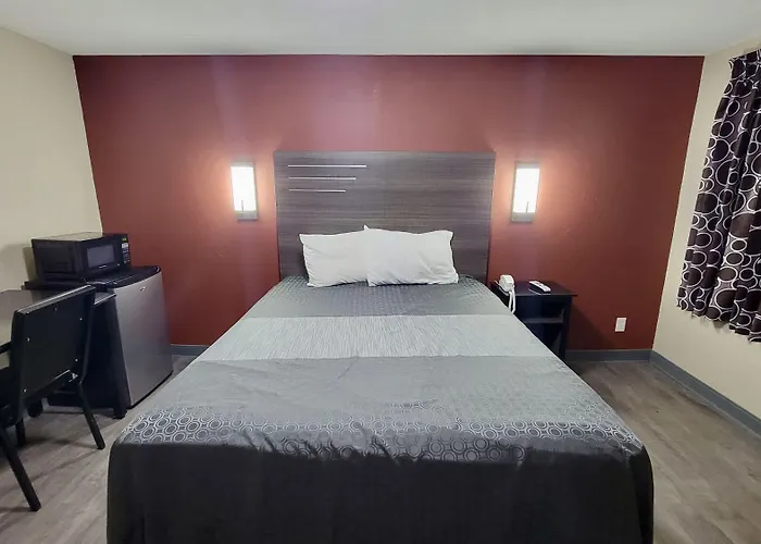 Motel: Budget Inn & Suites